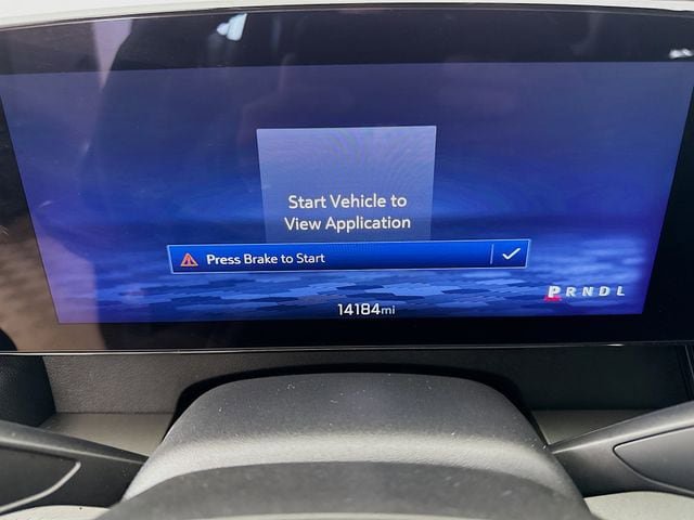 Used 2025 Chevrolet Traverse LT FWD image 15