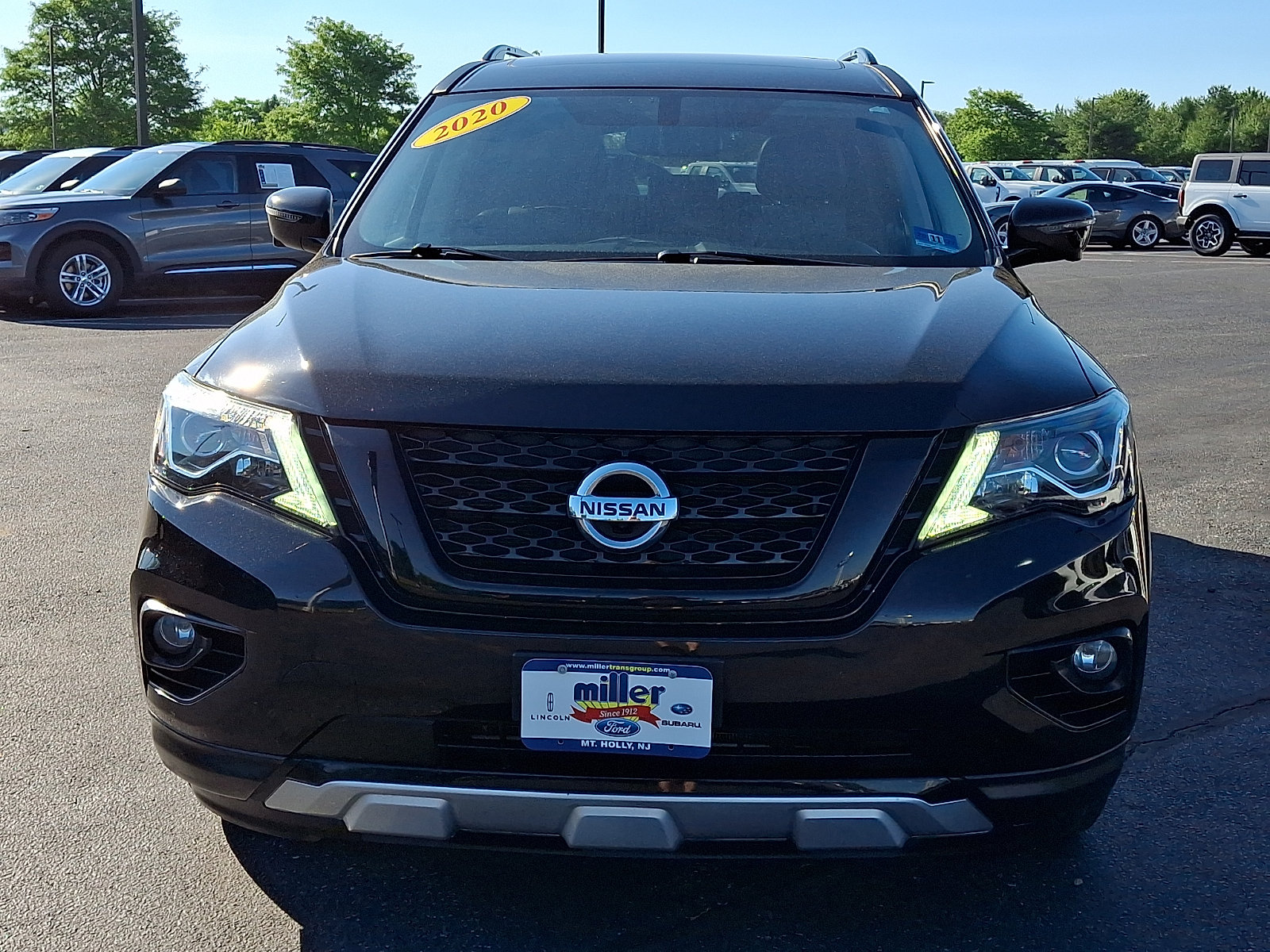 Used 2020 Nissan Pathfinder SL AWD/4WD image 2