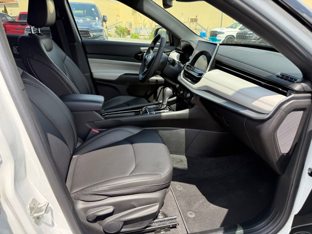 Certified 2025 Jeep Compass Limited AWD/4WD image 11