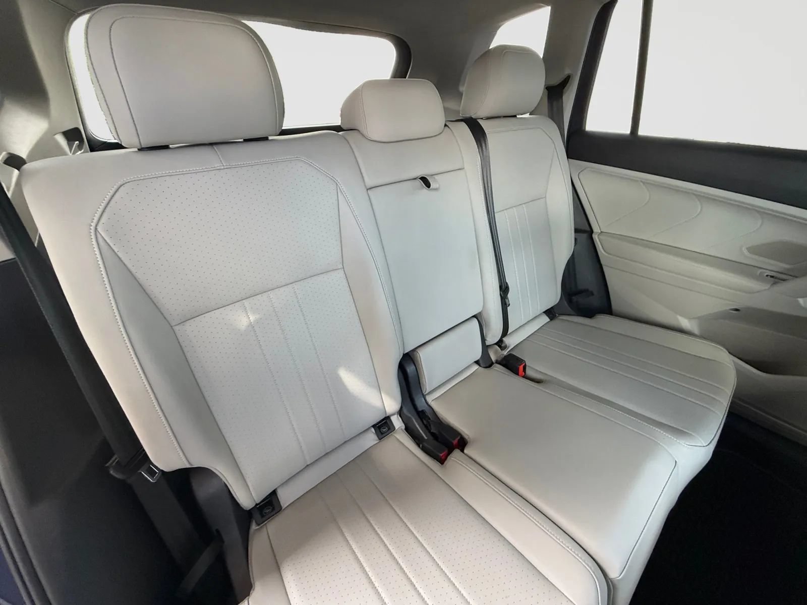 Used 2023 Volkswagen Tiguan SE w/ Panoramic Sunroof Package AWD/4WD image 18