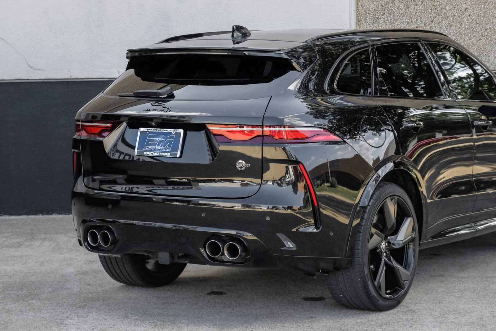 Used 2025 Jaguar F-PACE SVR AWD/4WD image 11