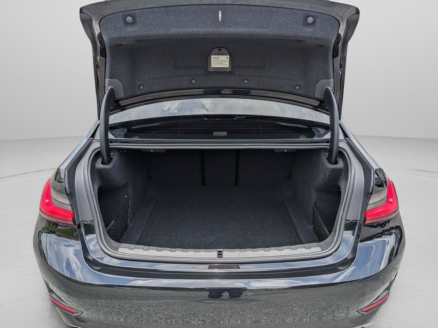 Used 2019 BMW 330i Sedan w/ Convenience Package RWD image 11