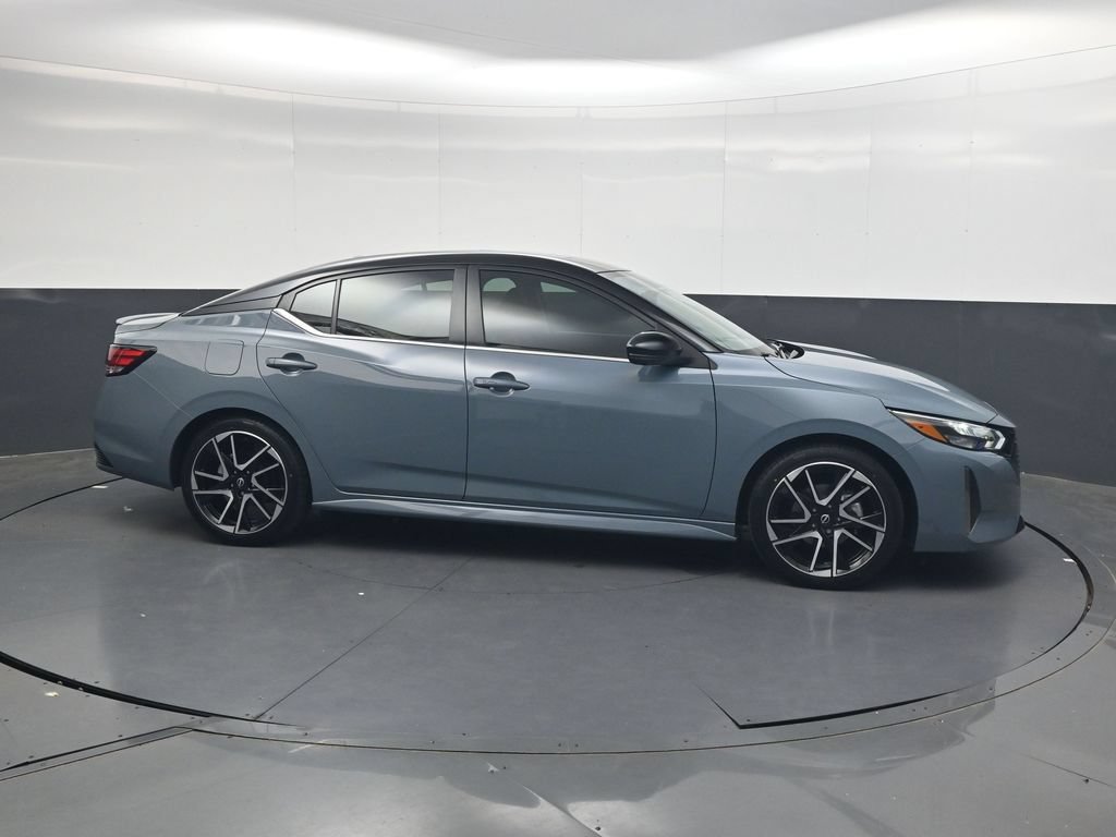 Used 2025 Nissan Sentra SR w/ SR Premium Package FWD image 4