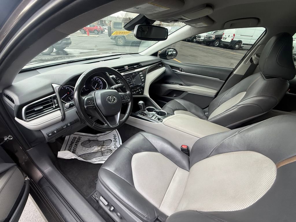 Used 2020 Toyota Camry XLE image 11