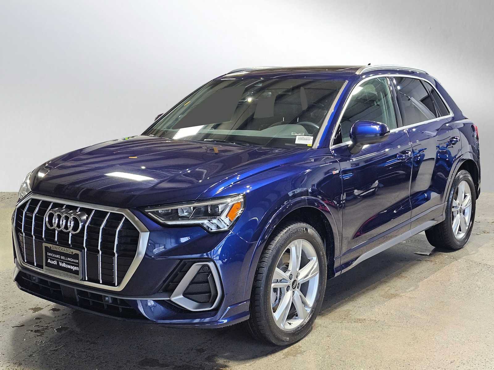 Used 2023 Audi Q3 2.0T Premium w/ 19" Wheel Package AWD/4WD image 3