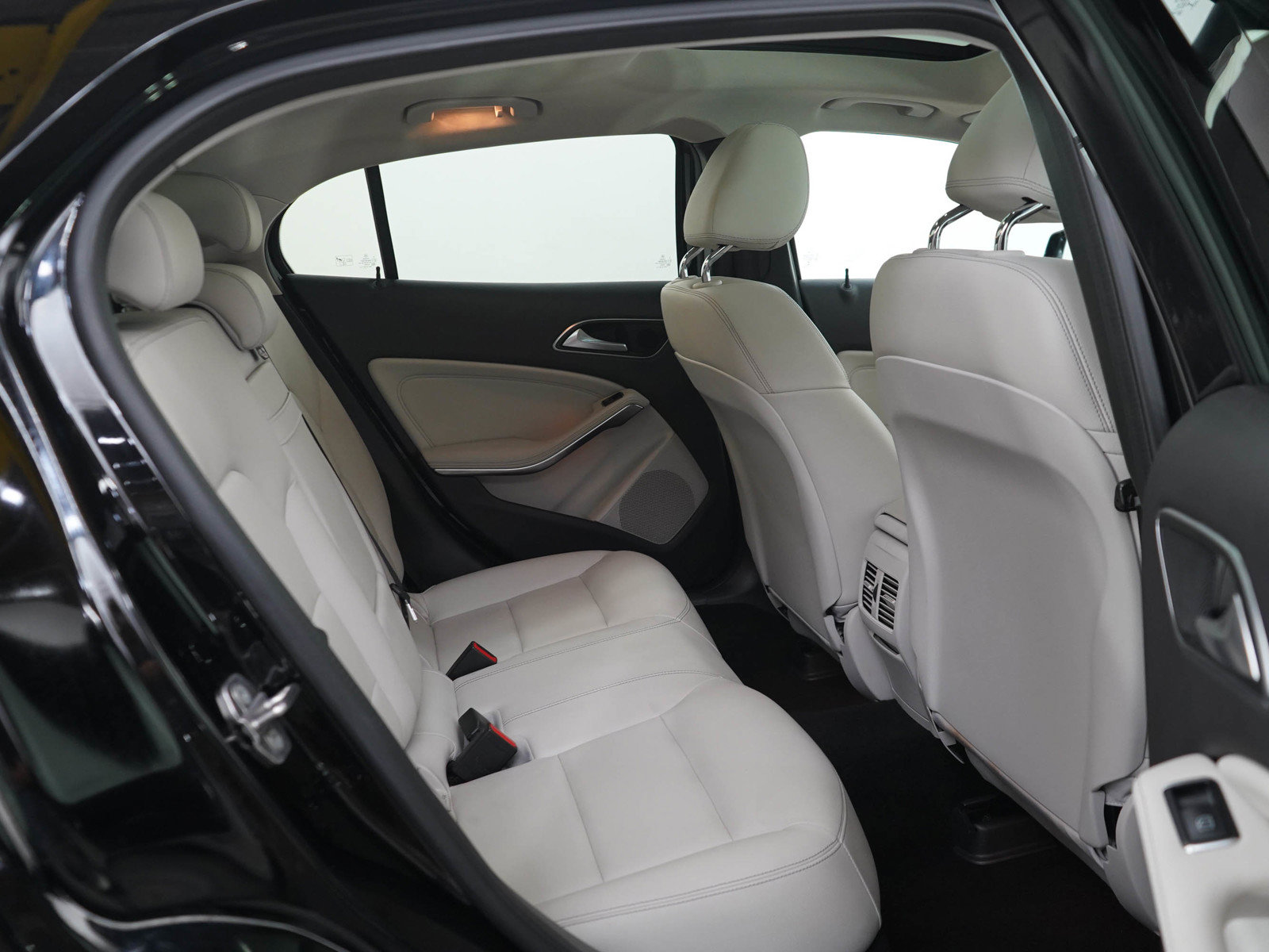 Used 2018 Mercedes-Benz GLA 250 4MATIC image 12