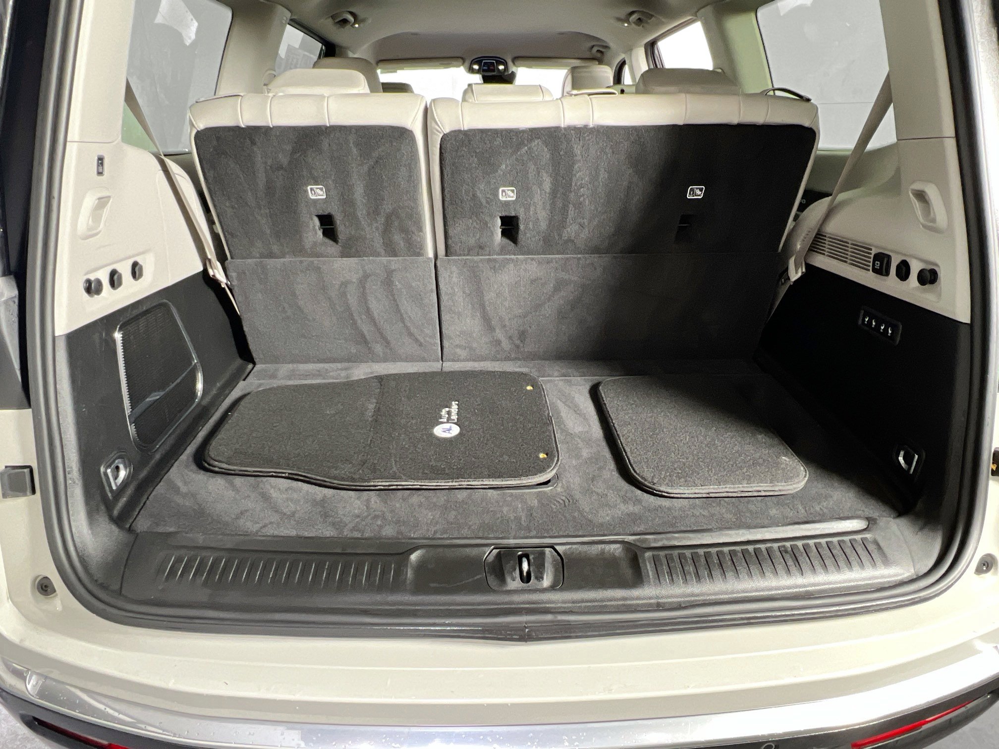 Used 2022 Jeep Wagoneer Series III w/ Flexible Seating Group image 25