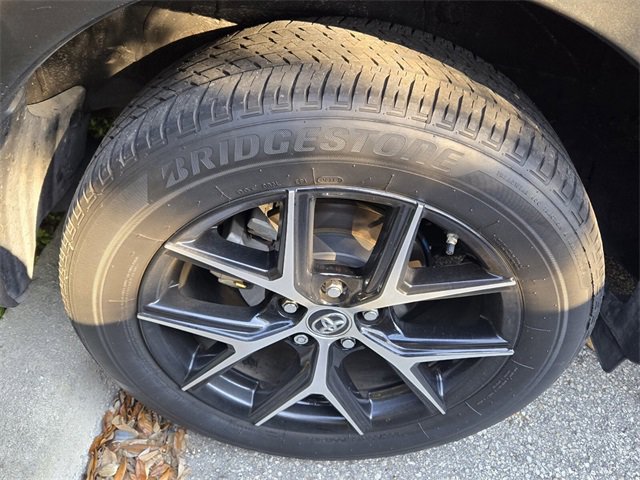 Used 2018 Toyota RAV4 SE image 10