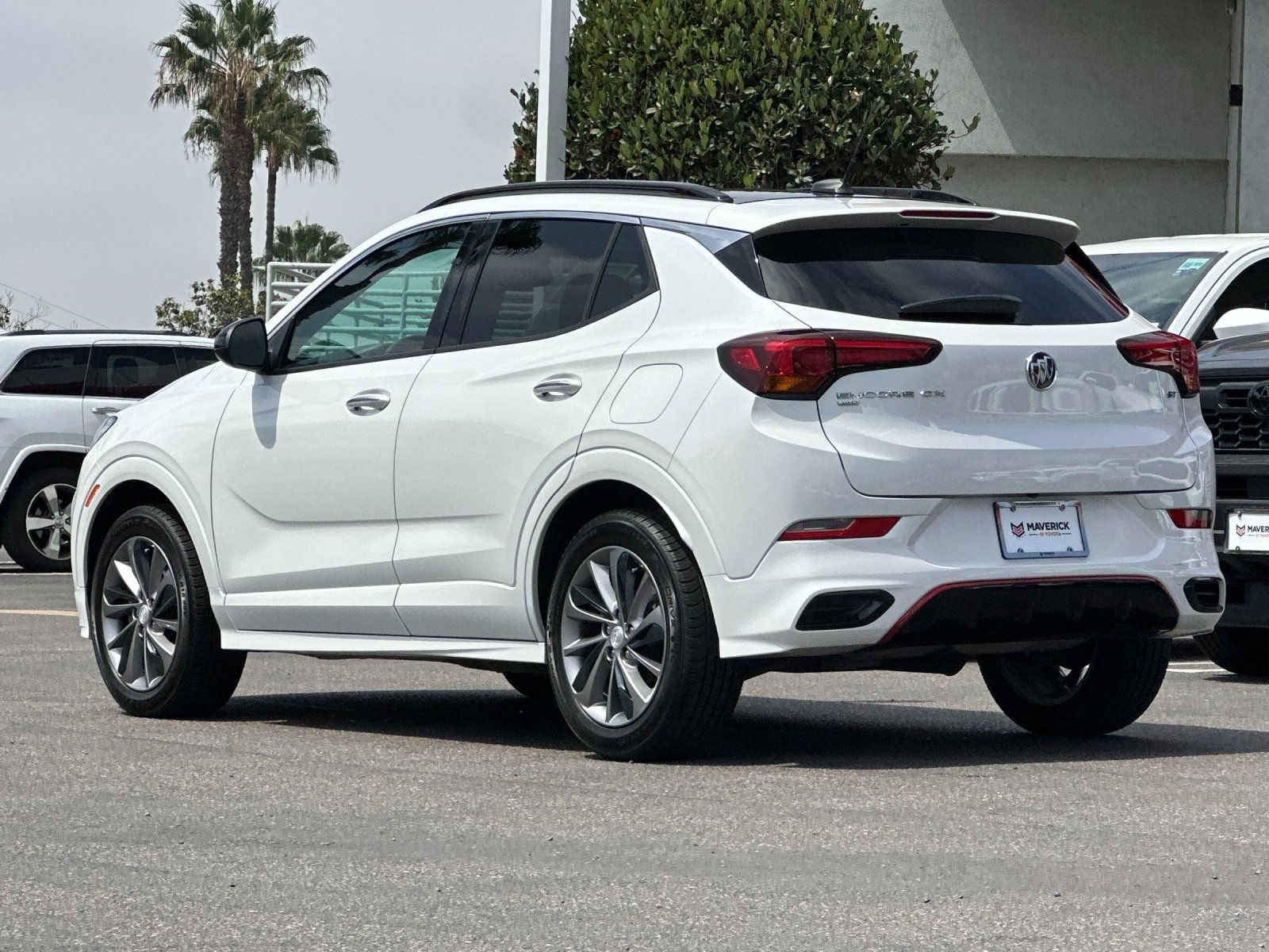 Used 2020 Buick Encore GX Essence w/ Sport Touring Package AWD/4WD image 3
