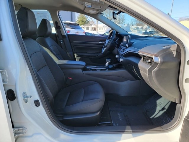 Used 2024 Nissan Altima 2.5 SV image 9