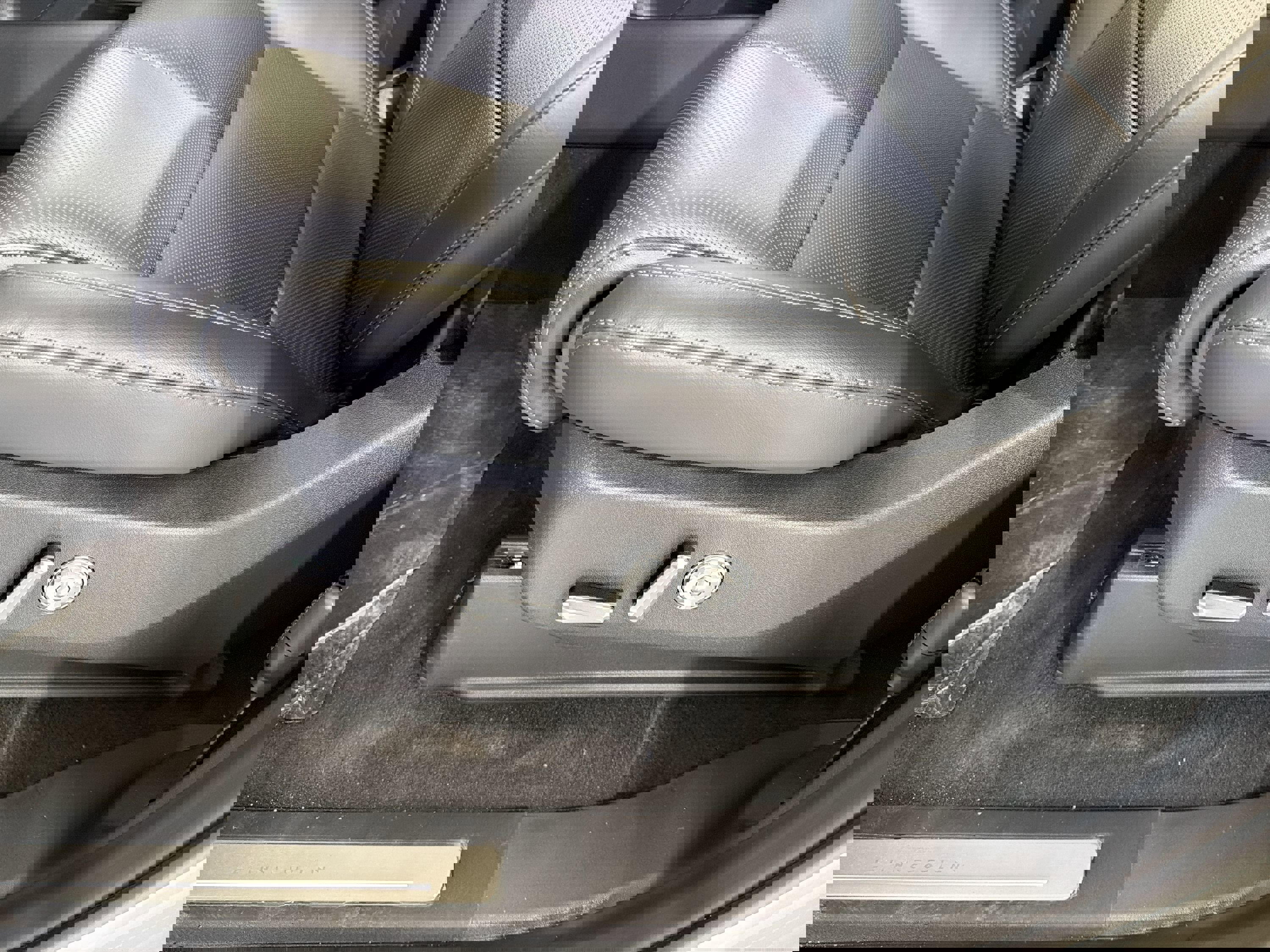 New 2026 Lincoln Navigator Premiere image 11