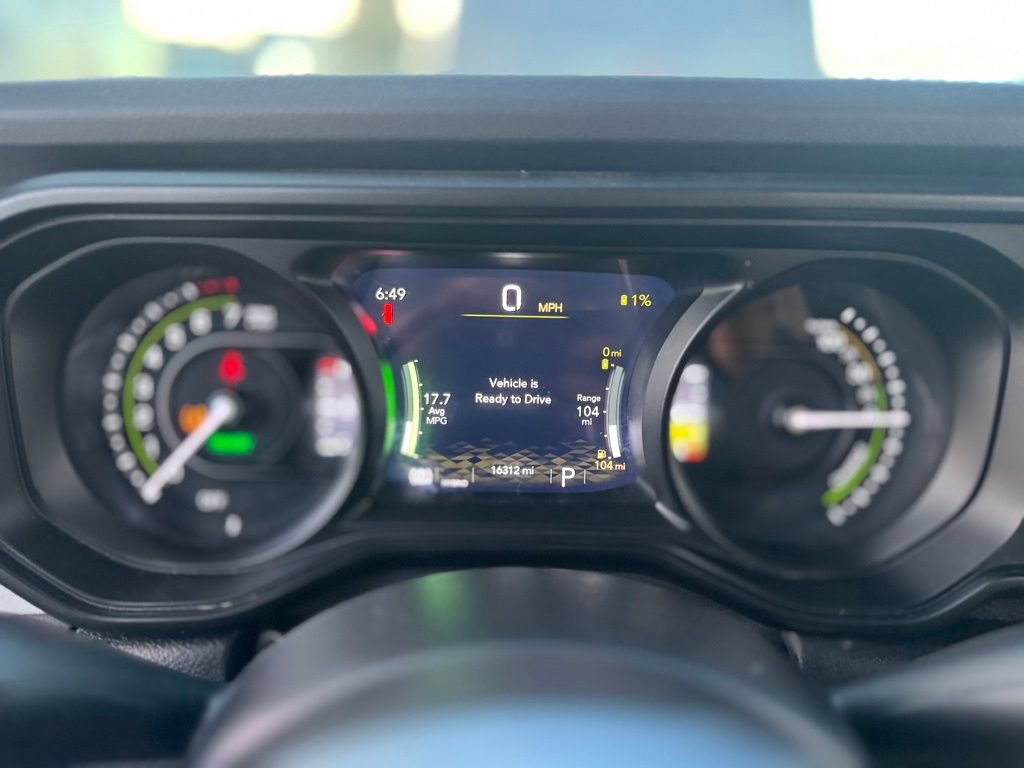 Used 2025 Jeep Wrangler Unlimited Sahara w/ Safety Group AWD/4WD image 16