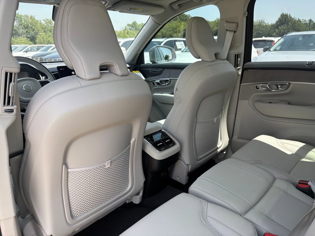 New 2026 Volvo XC90 B6 Ultra w/ Protection Package image 19