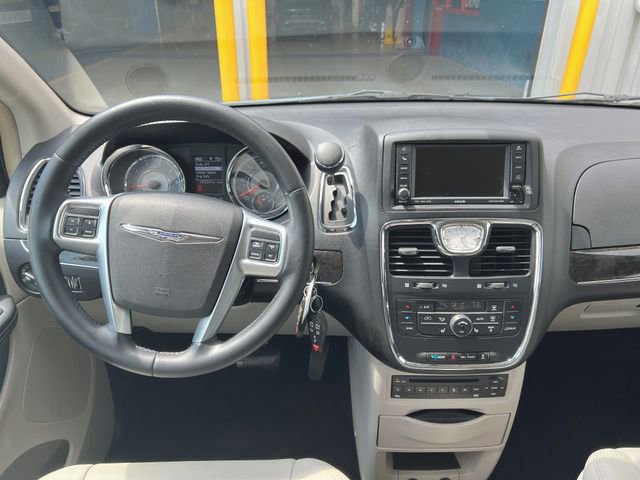 Used 2011 Chrysler Town & Country Touring-L w/ Entertainment Group #2 FWD image 14