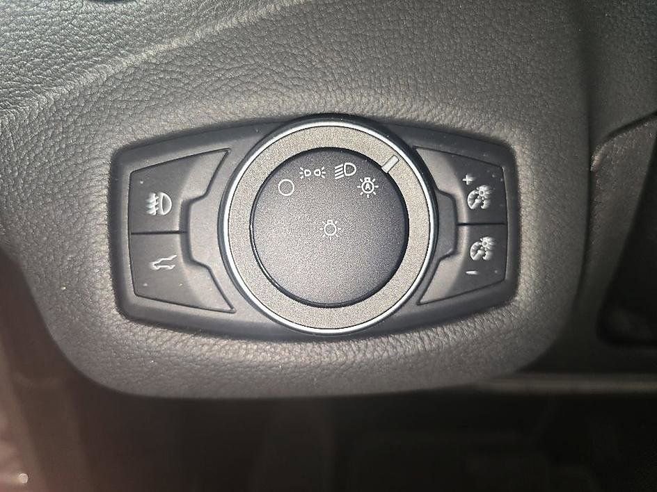 Used 2018 Ford Escape SE w/ Ford Safe & Smart Package AWD/4WD image 15