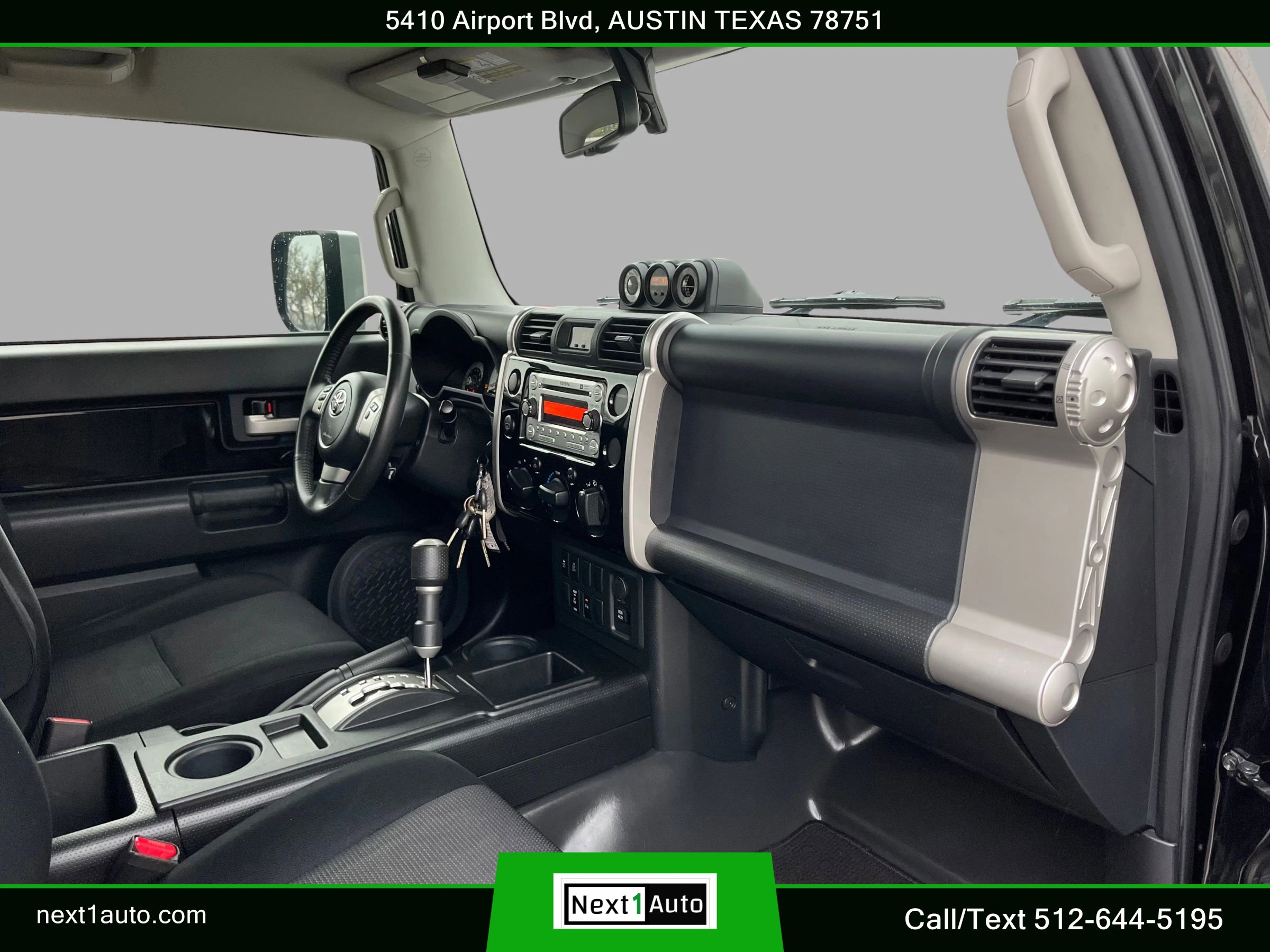 Used 2012 Toyota FJ Cruiser 2WD w/ Upgrade Pkg image 18