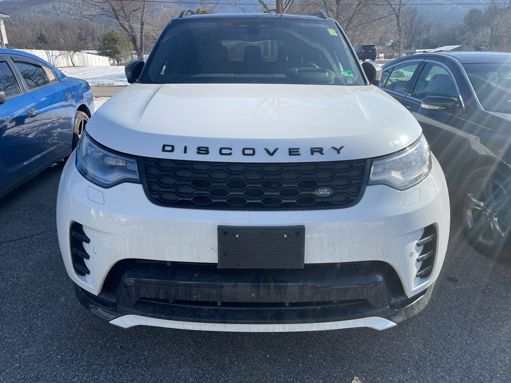 Used 2024 Land Rover Discovery Dynamic SE image 3
