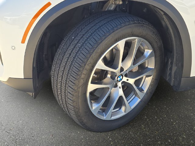 Used 2024 BMW X5 xDrive40i w/ Parking Assistance Package AWD/4WD image 36