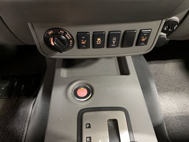 Used 2020 Nissan Frontier SV w/ Midnight Edition Floor Mats AWD/4WD image 17