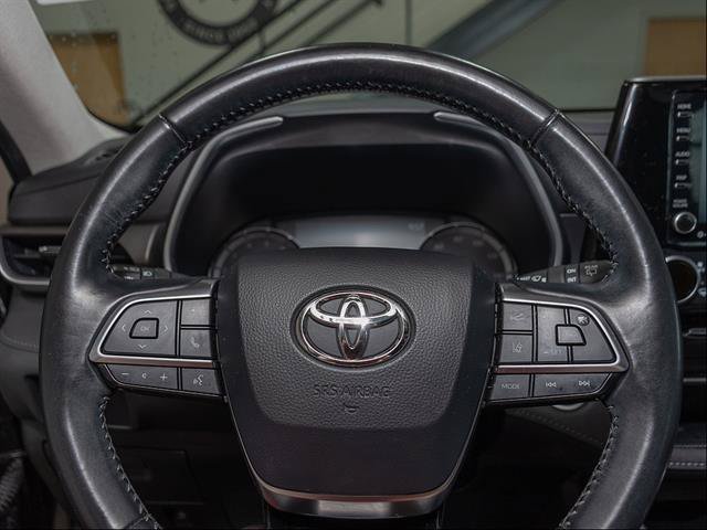 Used 2021 Toyota Highlander XLE AWD/4WD image 13
