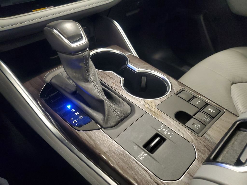 Used 2024 Toyota Highlander Limited image 31