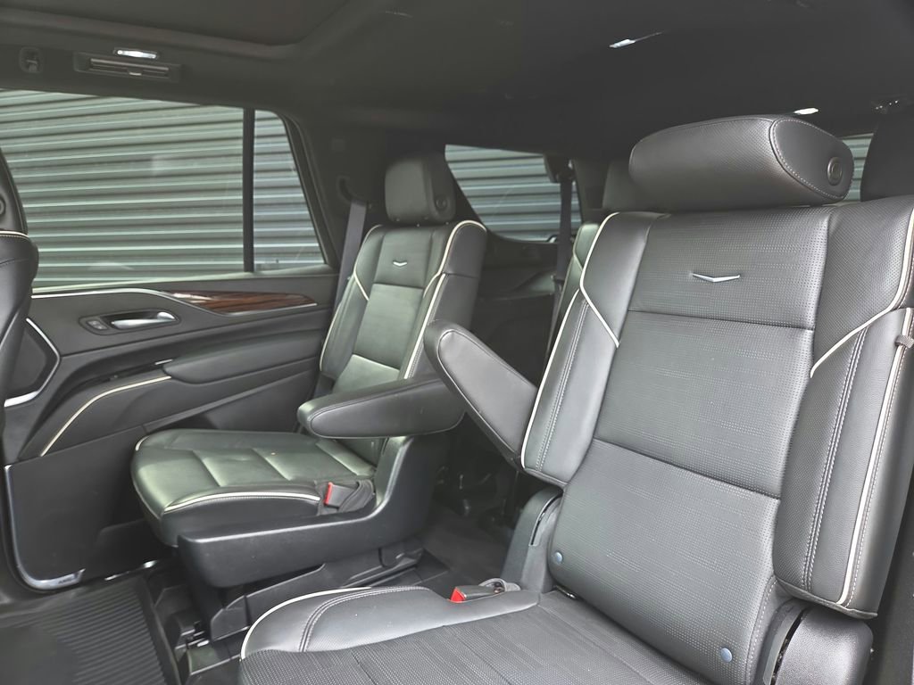 Used 2023 Cadillac Escalade Premium Luxury image 16