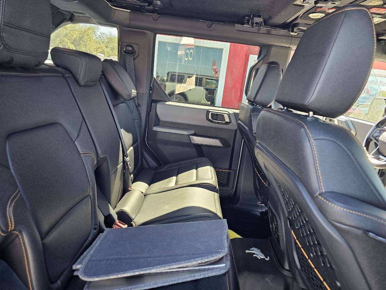 Used 2023 Ford Bronco Badlands image 17