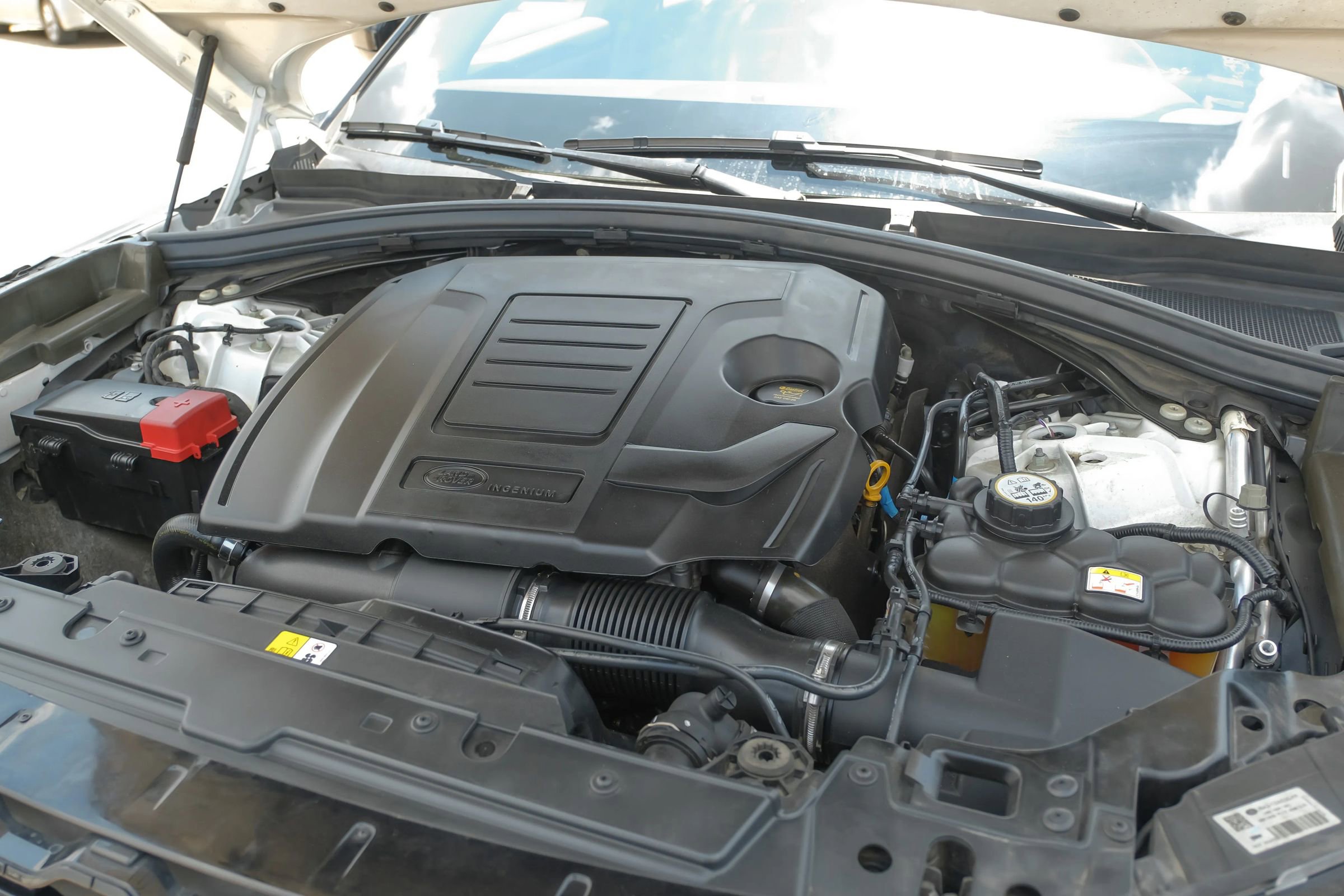 Used 2018 Land Rover Range Rover Velar R-Dynamic SE image 43