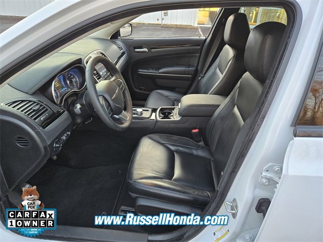 Used 2023 Chrysler 300 Touring L image 6
