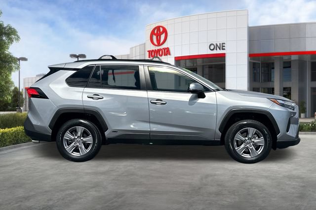 Used 2023 Toyota RAV4 LE AWD/4WD image 3