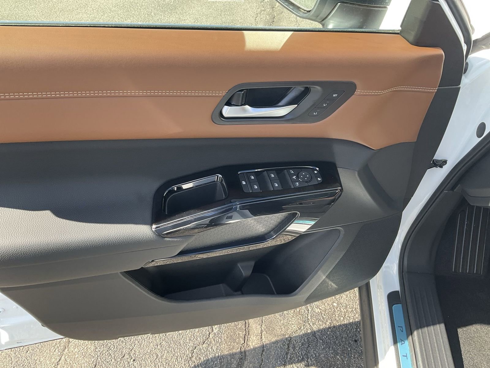 New 2026 Nissan Pathfinder Platinum w/ Cargo Package AWD/4WD image 26