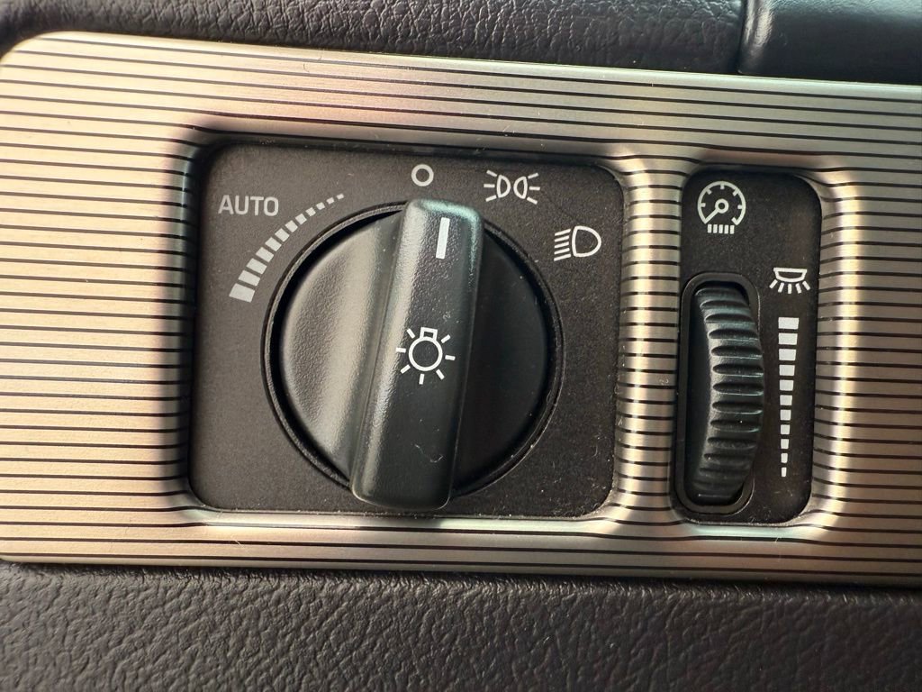 Used 2004 Ford Thunderbird image 22