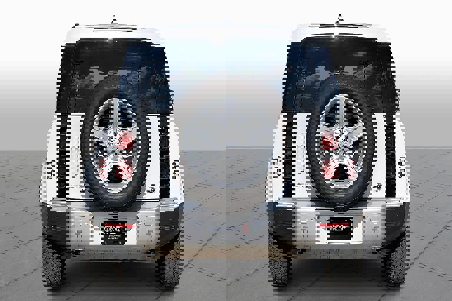 Used 2023 Land Rover Defender 110 SE image 4