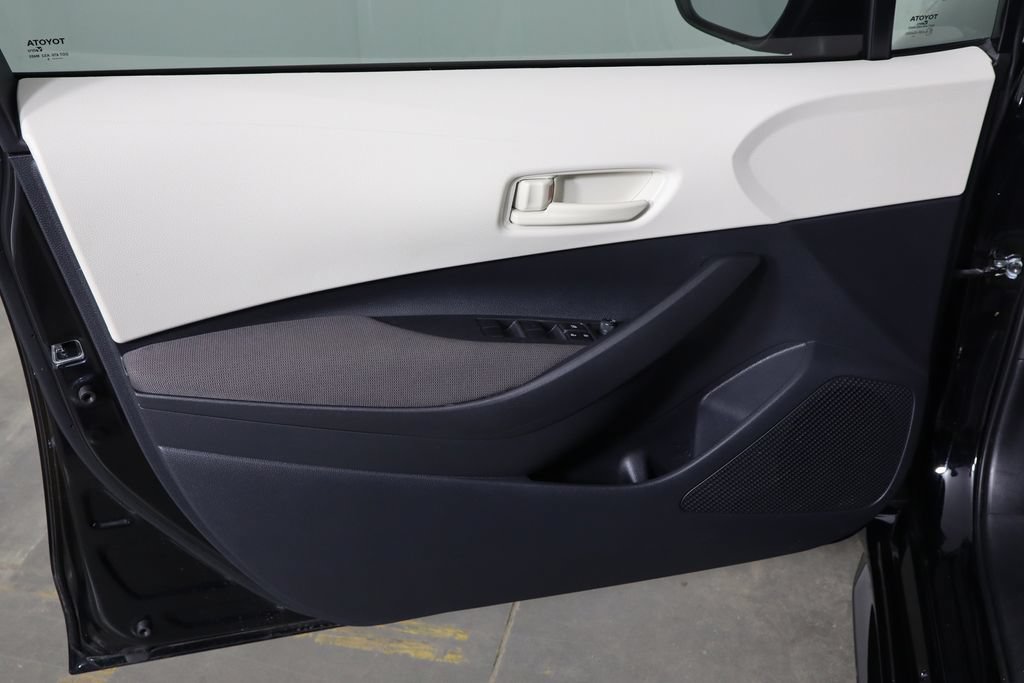 Used 2025 Toyota Corolla LE FWD image 19
