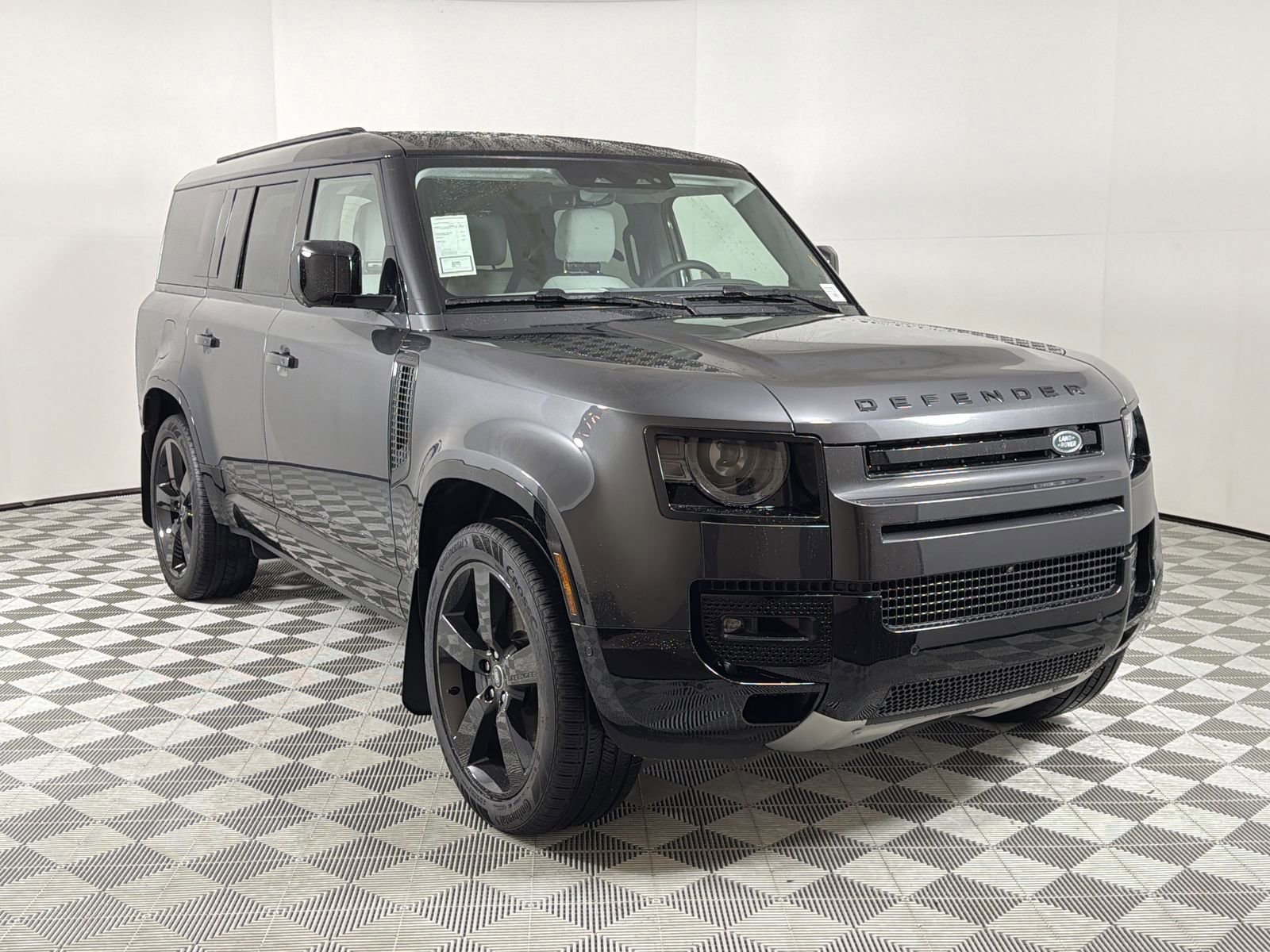 New 2025 Land Rover Defender 130 X-Dynamic SE image 7