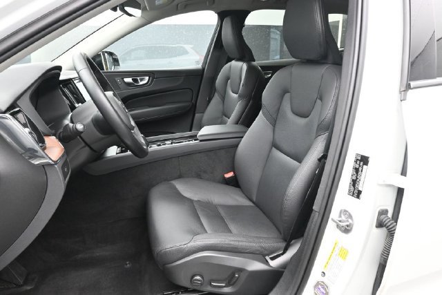 Used 2024 Volvo XC60 B5 Plus w/ Protection Package Premier AWD/4WD image 10
