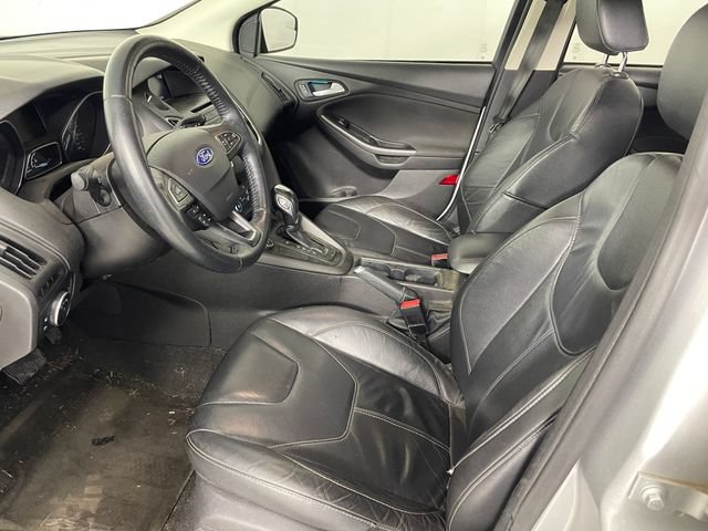 Used 2016 Ford Focus SE w/ Equipment Group 201A FWD image 2