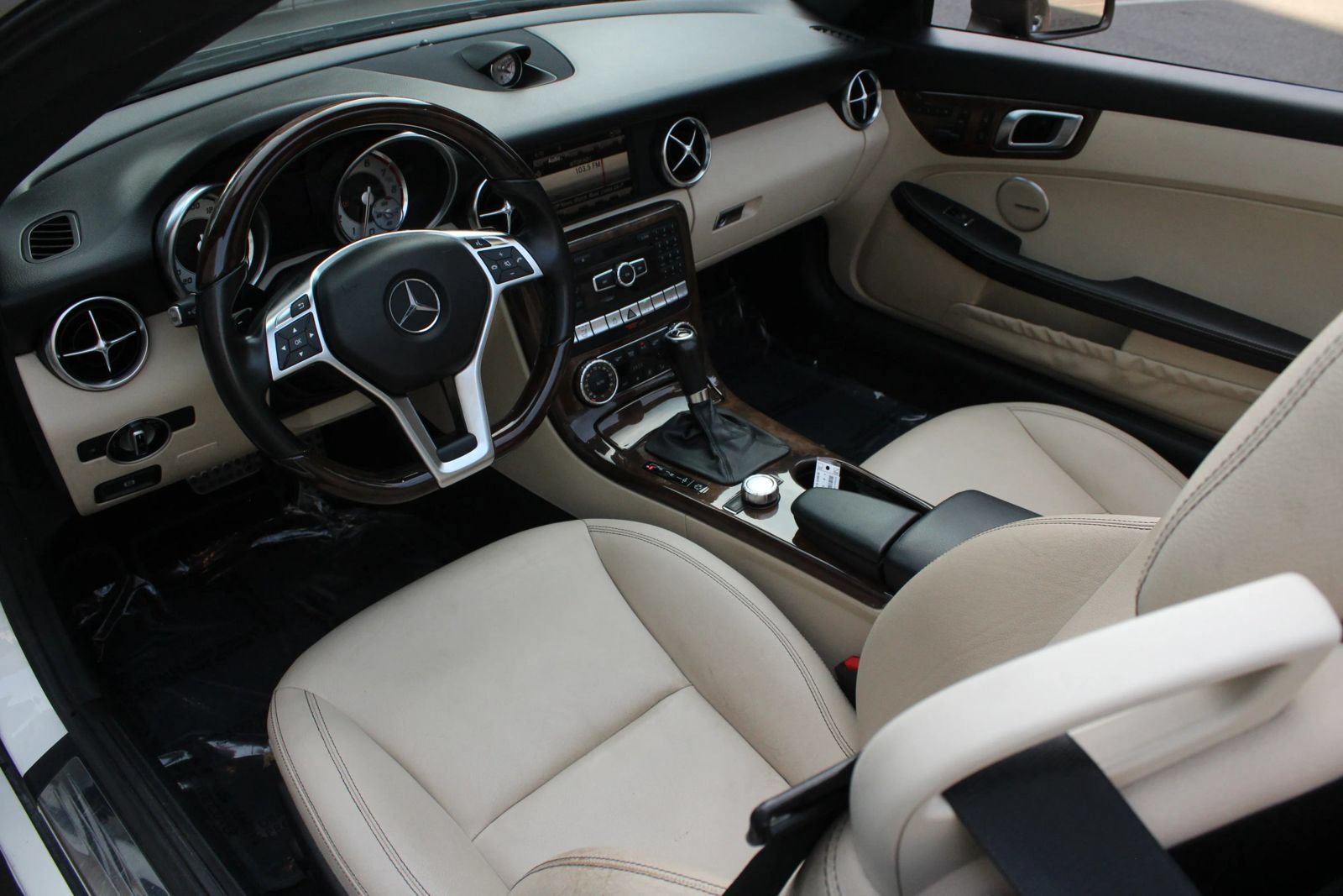 Used 2015 Mercedes-Benz SLK 350 w/ Multimedia Package image 13