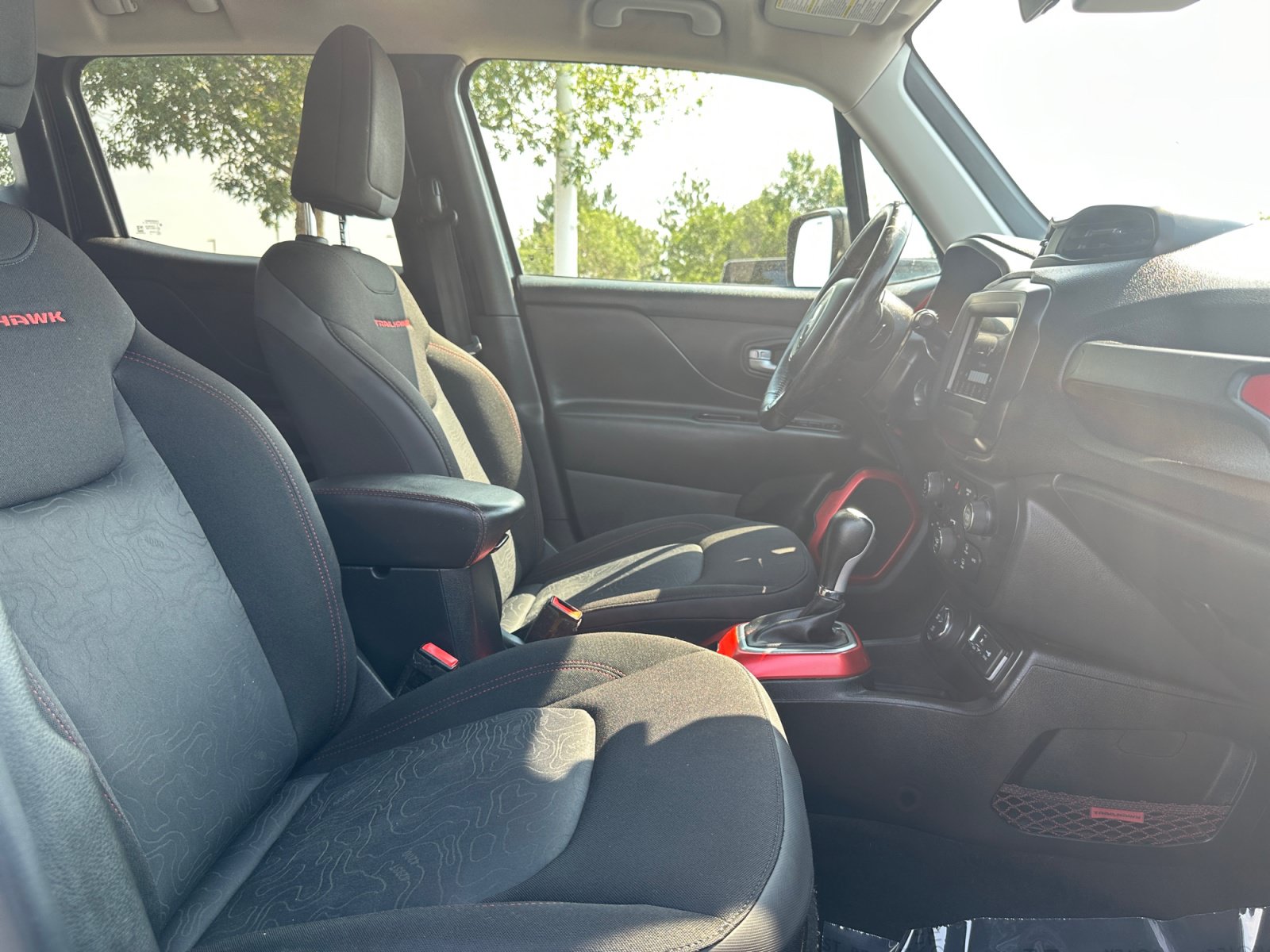 Used 2019 Jeep Renegade Trailhawk w/ Cold Weather Group II AWD/4WD image 31