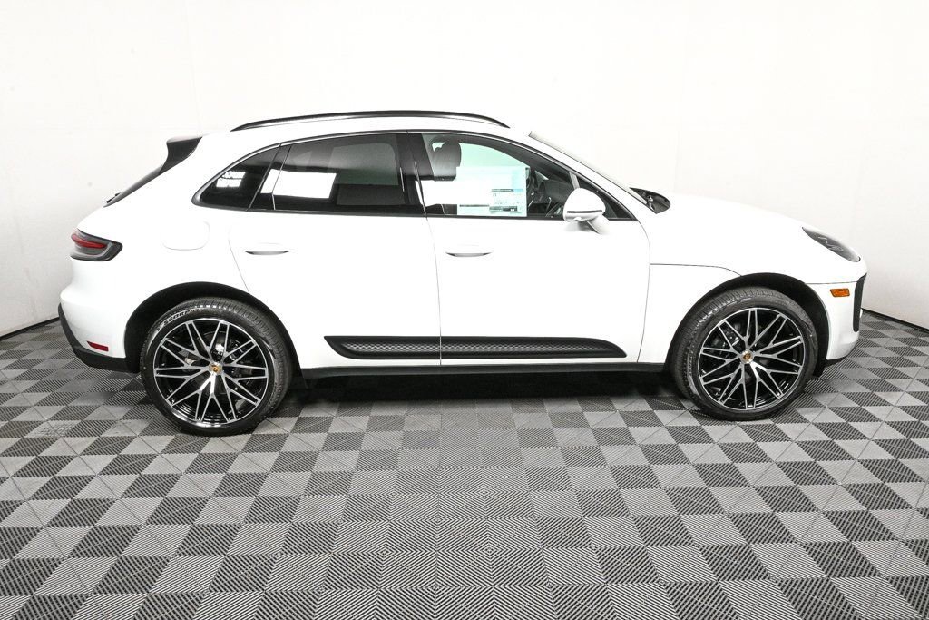 Certified 2026 Porsche Macan AWD/4WD image 28
