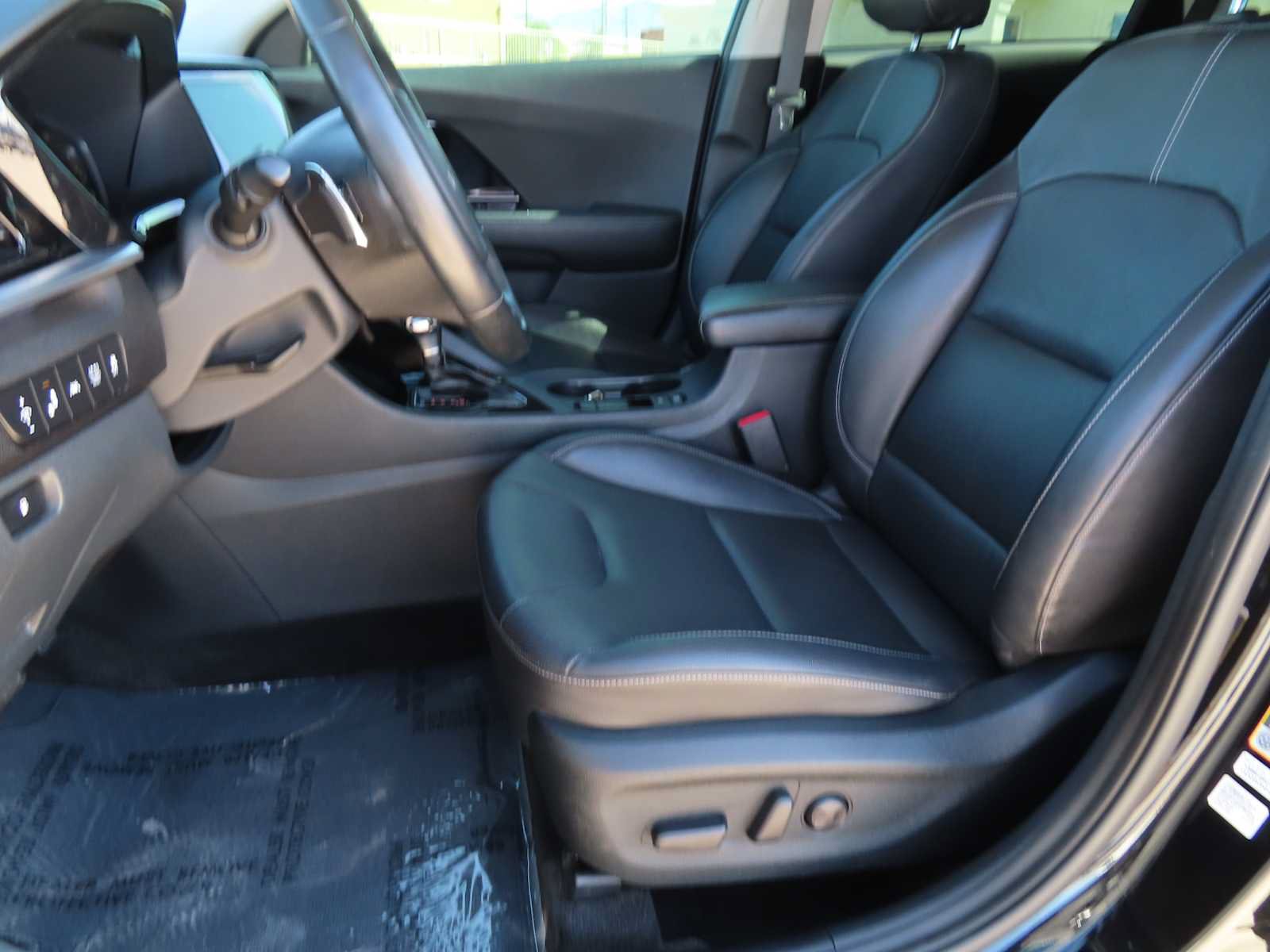 Used 2022 Kia Niro Touring Special Edition FWD image 14