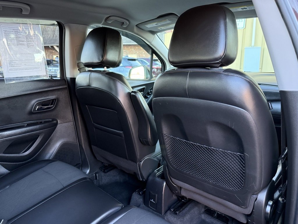 Used 2021 Chevrolet Trax LT w/ LT Convenience Package image 17