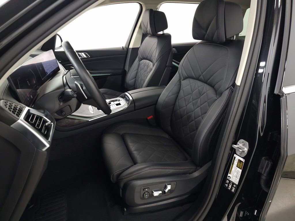 Used 2025 BMW X7 xDrive40i w/ Climate Comfort Package image 15