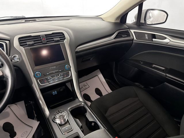 Used 2020 Ford Fusion SE AWD/4WD image 23