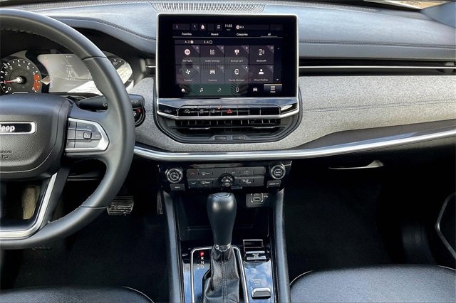 Used 2024 Jeep Compass Latitude image 7