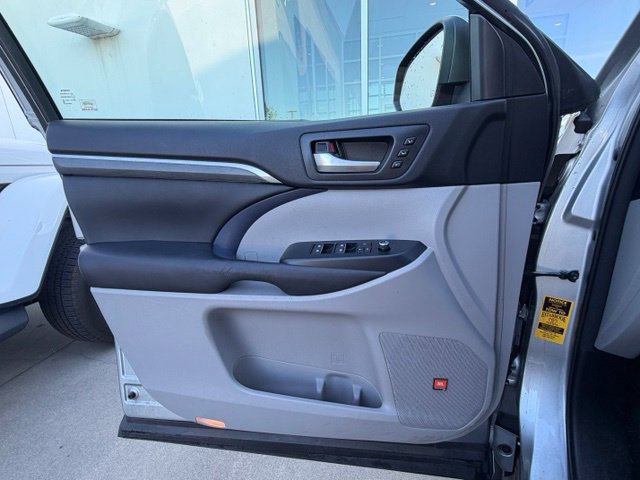 Used 2017 Toyota Highlander Limited FWD image 20