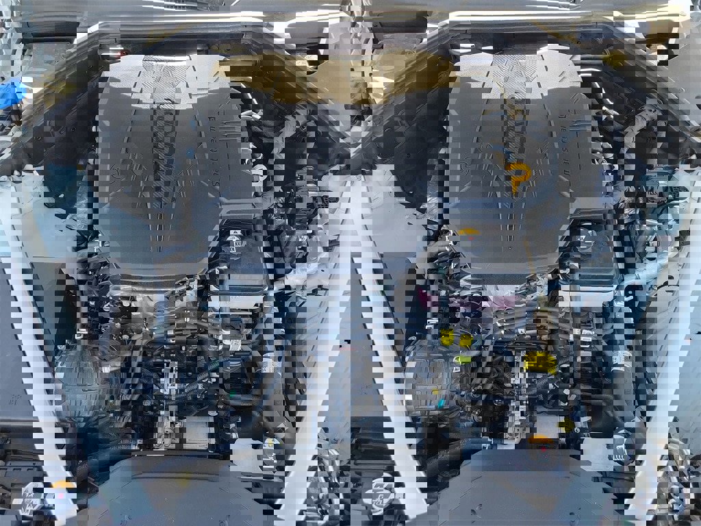 Used 2025 Genesis G70 2.5T image 9