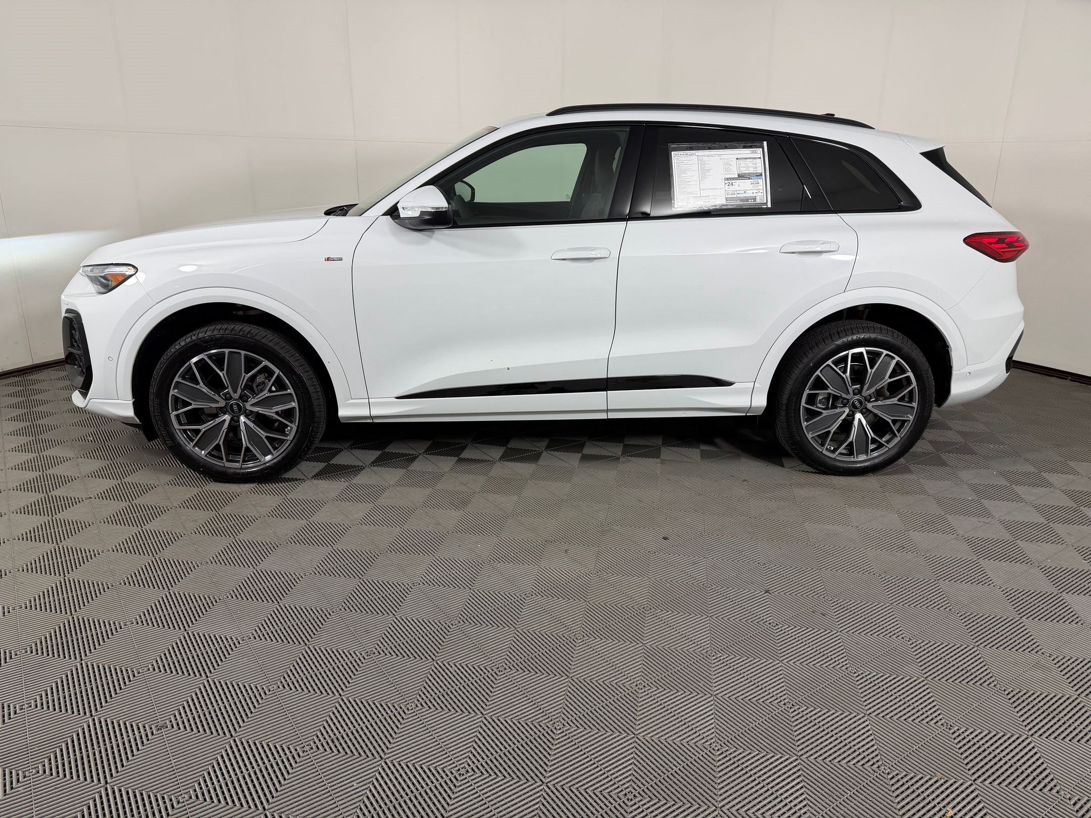 New 2026 Audi Q5 Premium AWD/4WD image 2