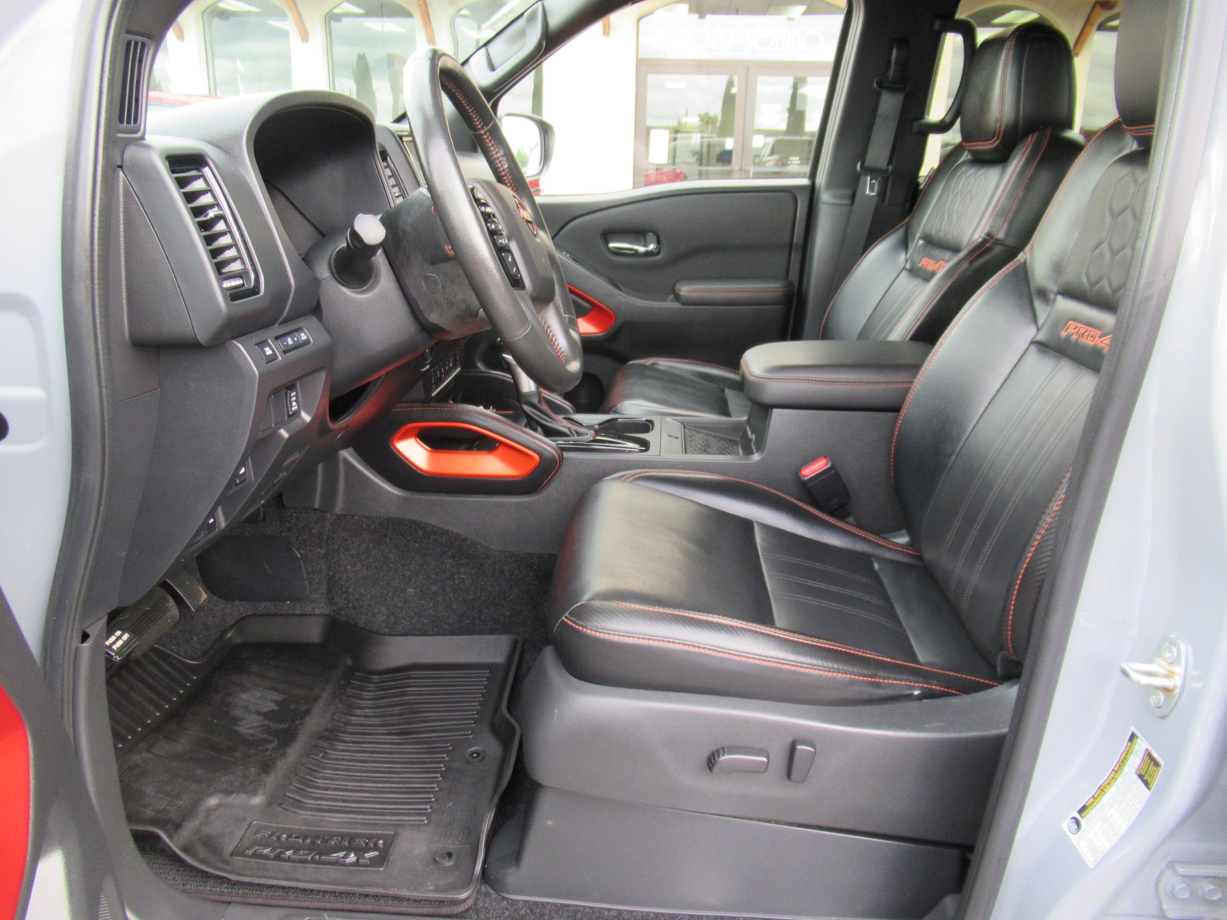 Used 2023 Nissan Frontier PRO-4X w/ Pro-4X Premium Package AWD/4WD image 9