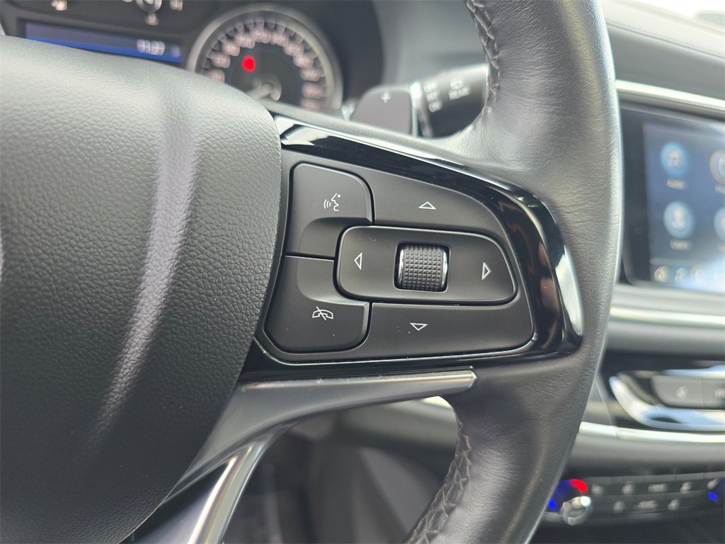 Used 2023 Buick Enclave Essence image 23